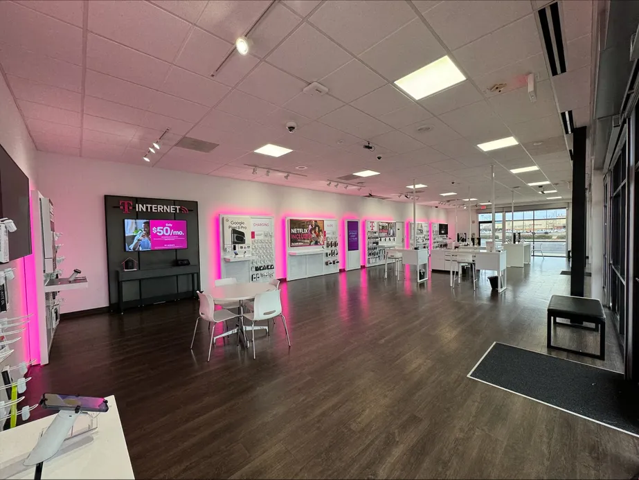 Interior photo of T-Mobile Store at Siegen Plaza, Baton Rouge, LA 