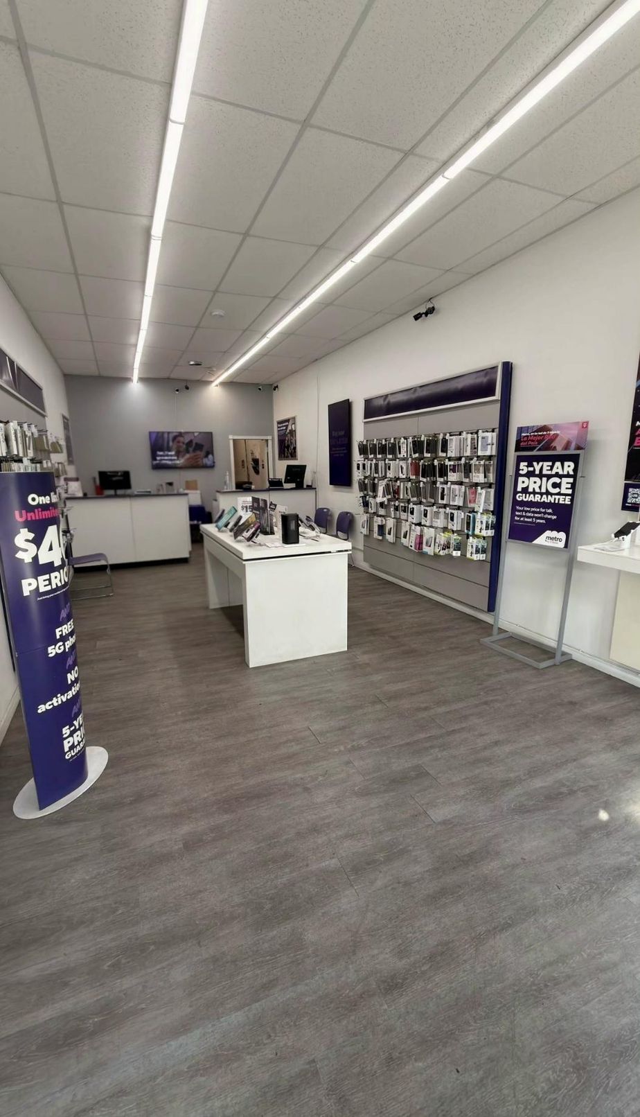 Metro by T-Mobile 890A Springfield Ave - 890A Springfield Ave 