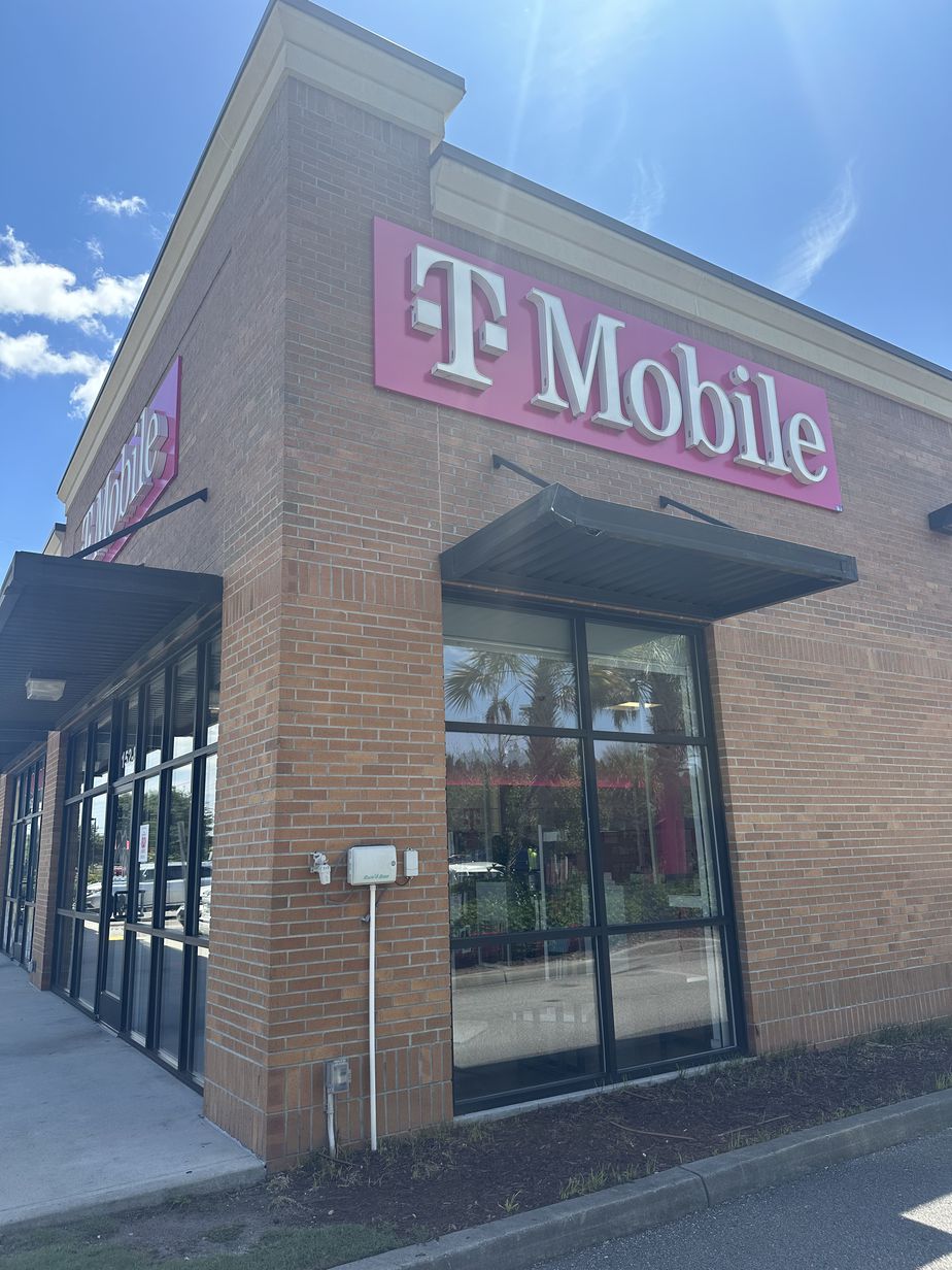 Exterior photo of T-Mobile Store at Hwy 501 & Myrtle Ridge Dr, Conway, SC