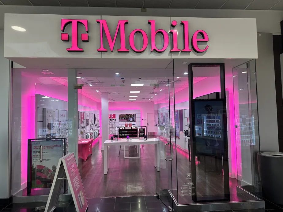  Exterior photo of T-Mobile Store at Miami International Mall, Miami, FL 