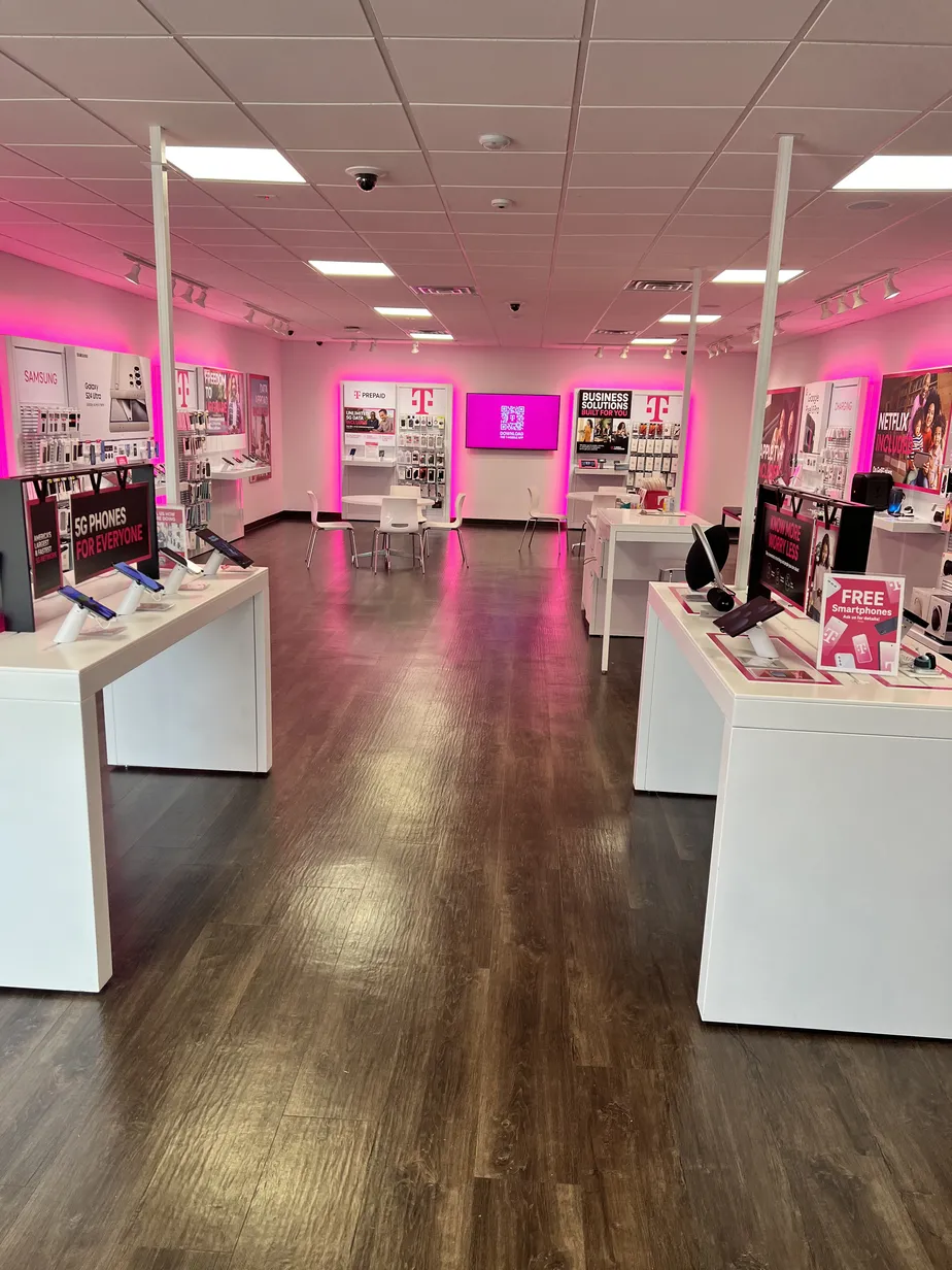  Interior photo of T-Mobile Store at Gause Blvd & Lindberg Dr, Slidell, LA 