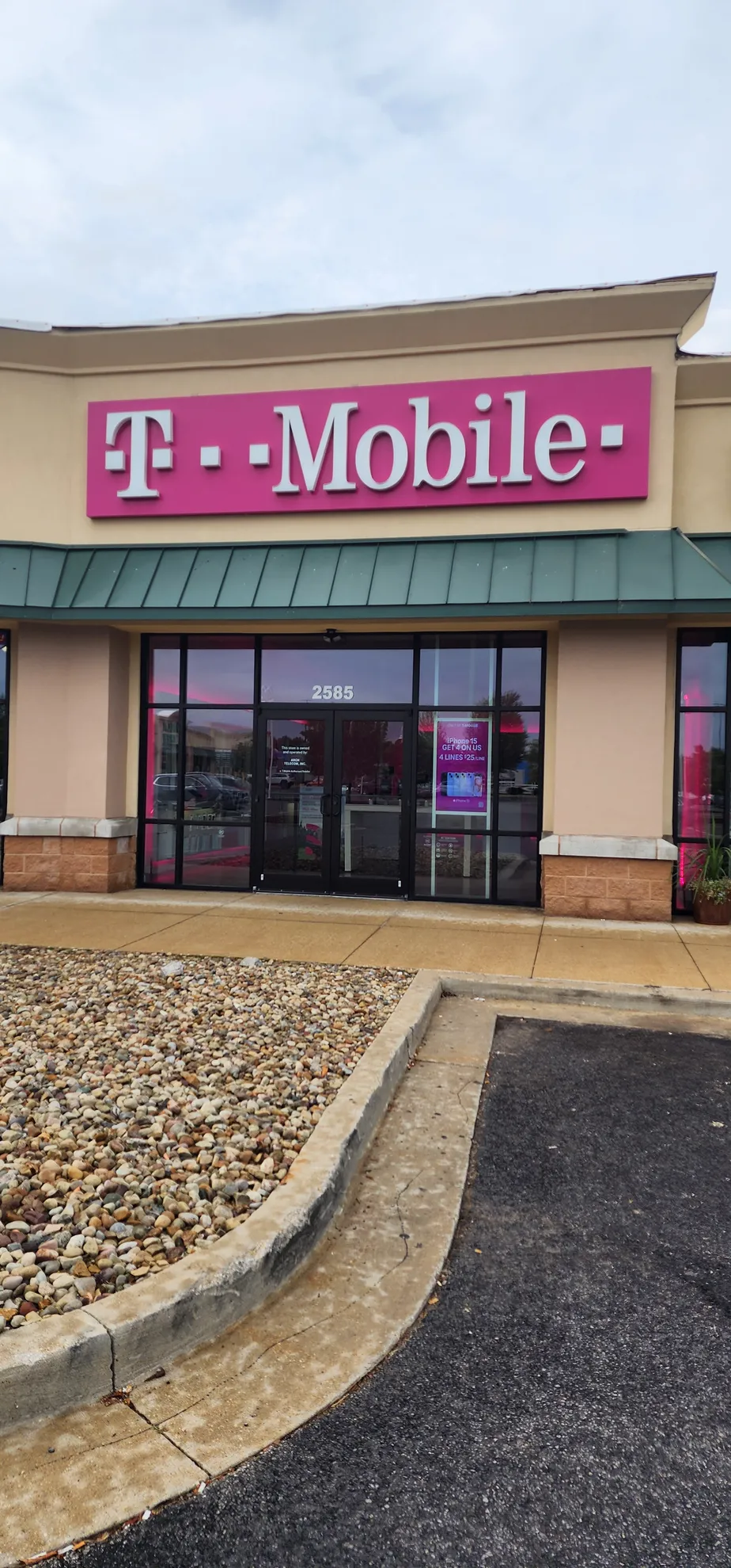  Exterior photo of T-Mobile Store at Green Rd & North Ridge Rd, Madison, OH 