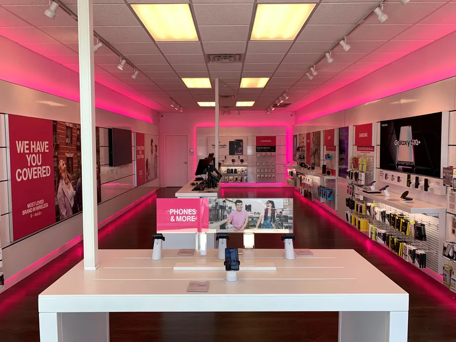  Interior photo of T-Mobile Store at NW 25th St & NW Rochester Rd, Topeka, KS 