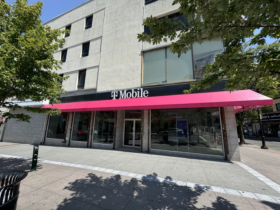  Exterior photo of T-Mobile Store at Main St & N Broadway, Yonkers, NY 