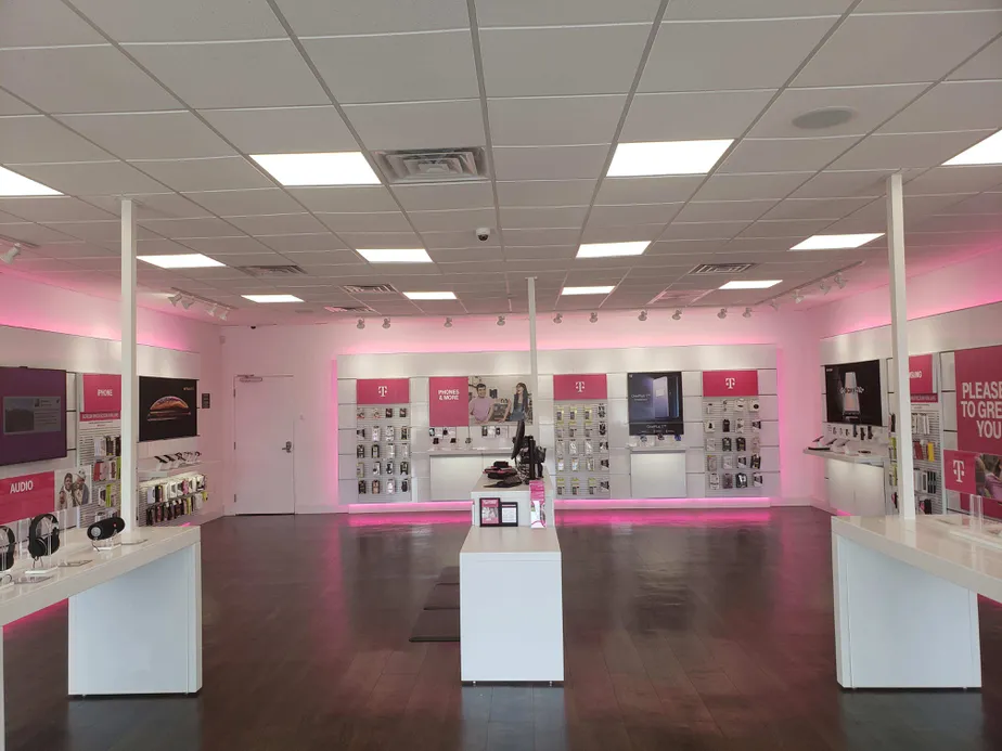 Foto del interior de la tienda T-Mobile en Memorial Blvd & Mooreland Dr, Springfield, TN