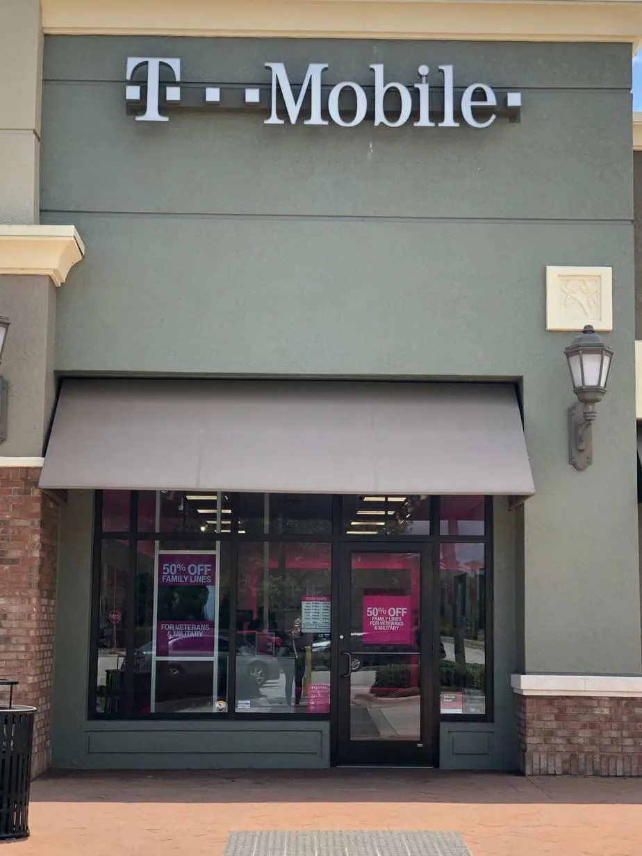 Exterior photo of T-Mobile store at Belle Terre Pkwy & Central Ave, Palm Coast, FL