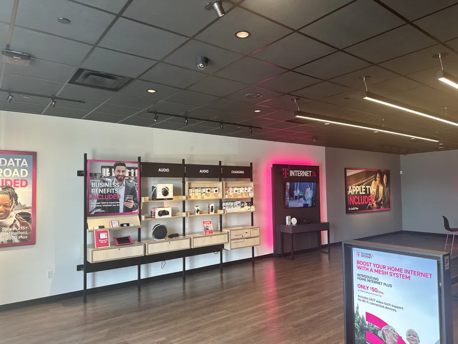  Interior photo of T-Mobile Store at Summit Square, Calcutta, OH 