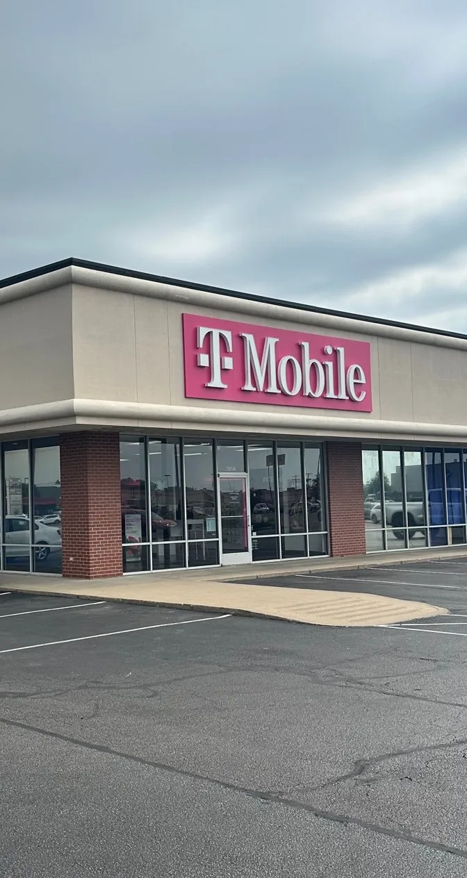  Exterior photo of T-Mobile Store at N Burkhardt Rd & Physicians Ct, Evansville, IN 