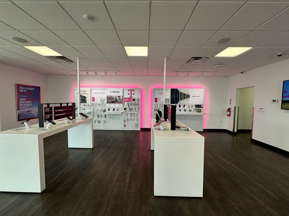  Interior photo of T-Mobile Store at Main & B, San Luis, AZ 