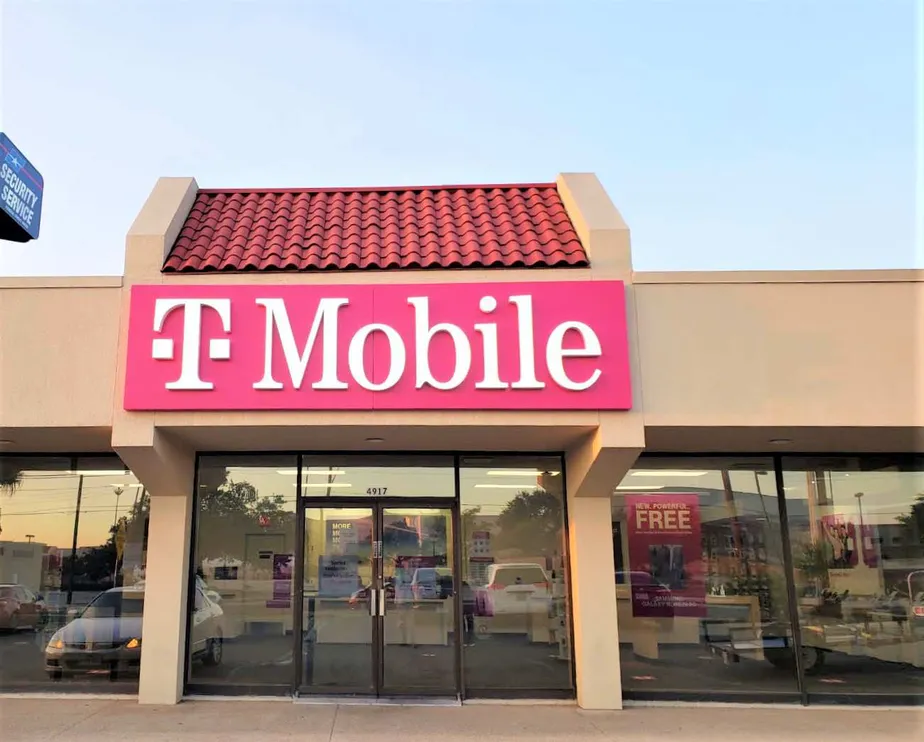 Exterior photo of T-Mobile store at Walzem Rd & Windsor Cross, San Antonio, TX