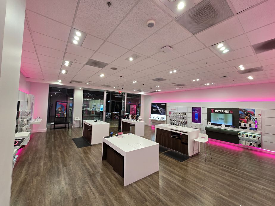 Interior photo of T-Mobile Store at Oakridge Mall, San Jose, CA