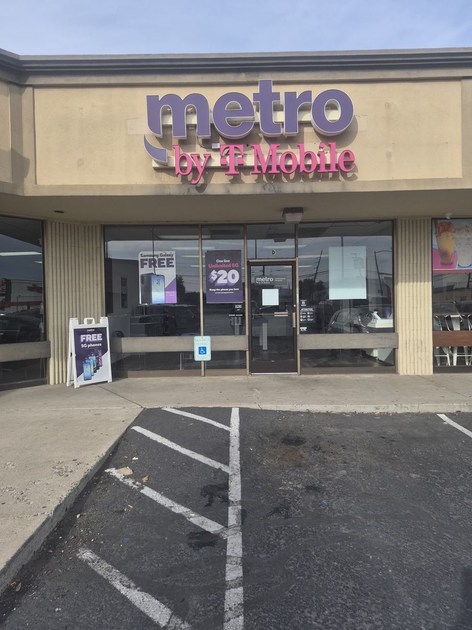 Metro by T-Mobile 3600 W Clearwater Ave - 3600 W Clearwater Ave 