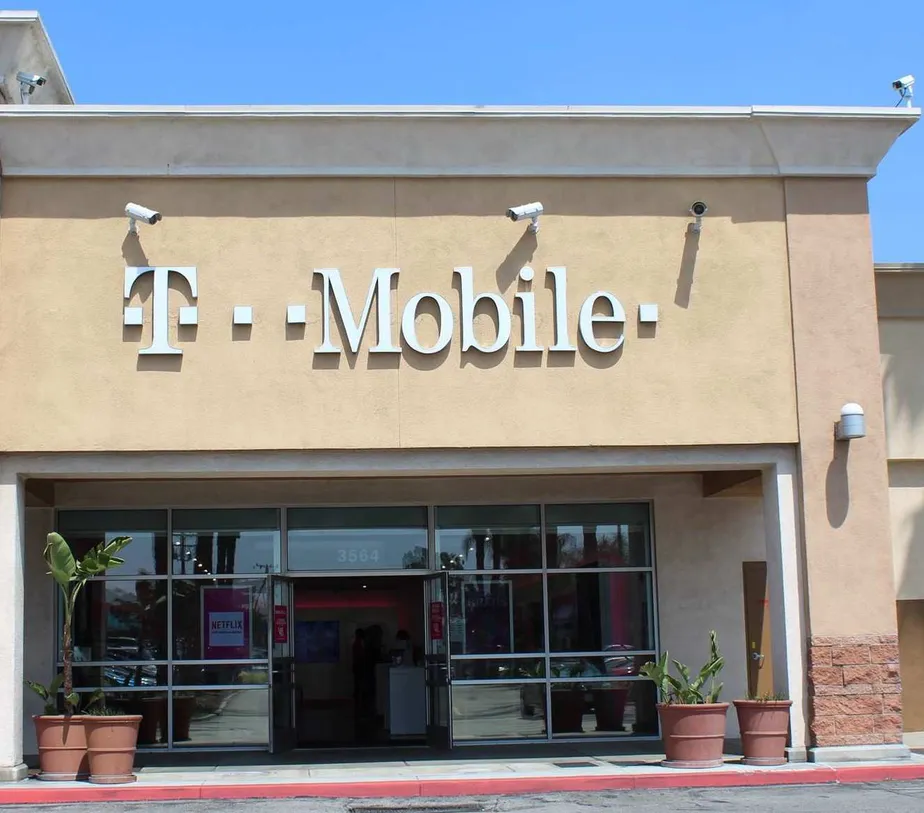 Foto del exterior de la tienda T-Mobile en Rosemead & Marshall, Rosemead, CA