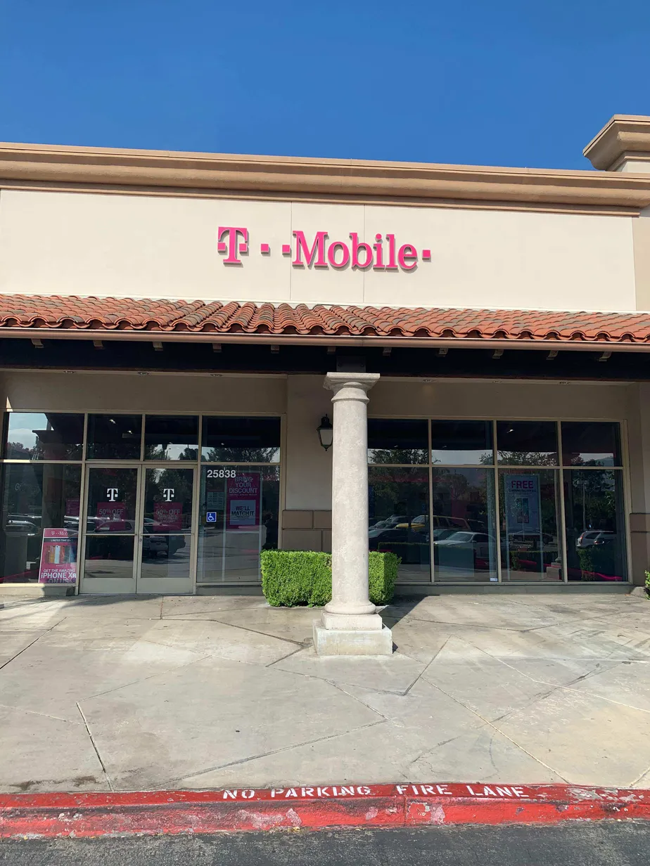 Exterior photo of T-Mobile store at Valencia Marketplace, Stevenson Ranch, CA