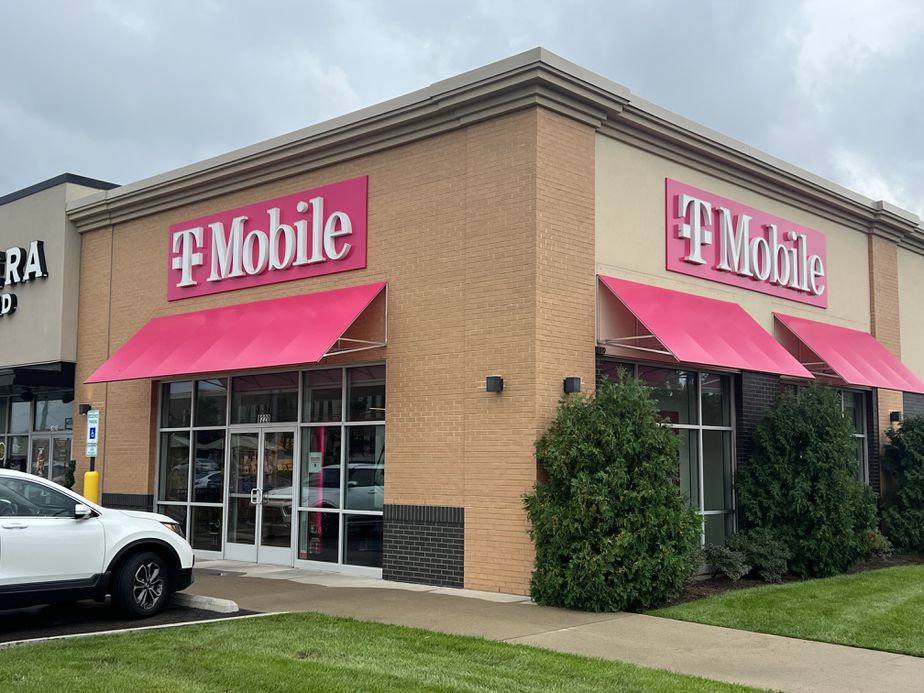 Exterior photo of T-Mobile Store at Princeton Glendale & Market Pl, West Chester, OH