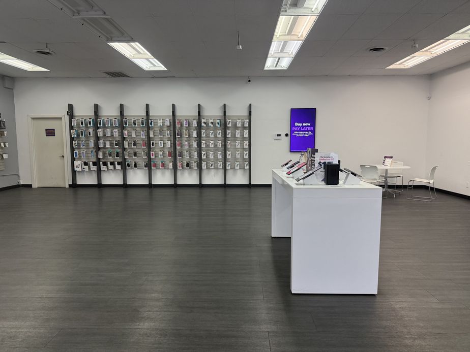 Metro by T-Mobile 9 Main St - 9 Main St 
