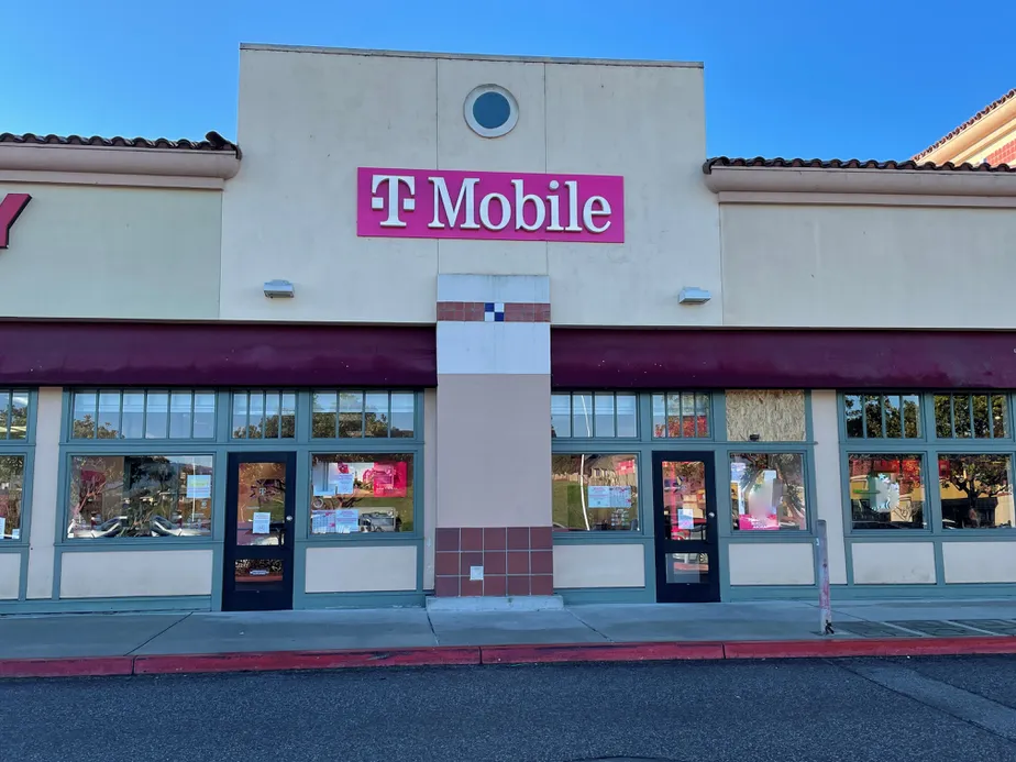 Foto del exterior de la tienda T-Mobile en Overlook Shopping Center, Watsonville, CA