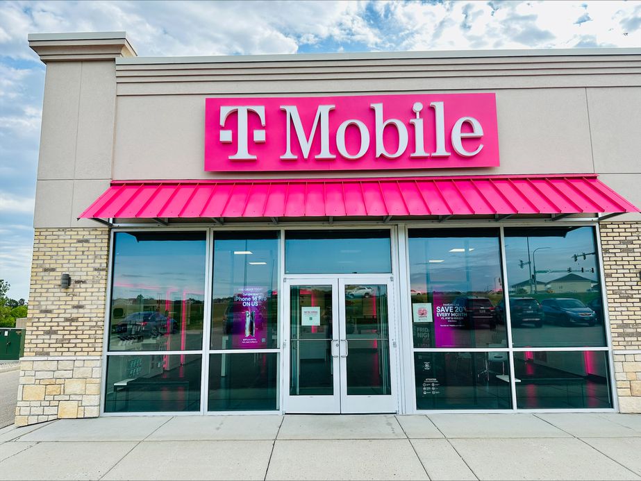 Exterior photo of T-Mobile Store at Hay Creek Shops, Bismarck, ND