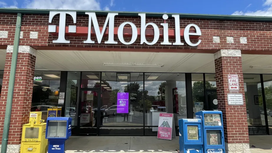 Exterior photo of T-Mobile Store at Thomas Jefferson Hwy & Turkeysag Trl, Palmyra, VA