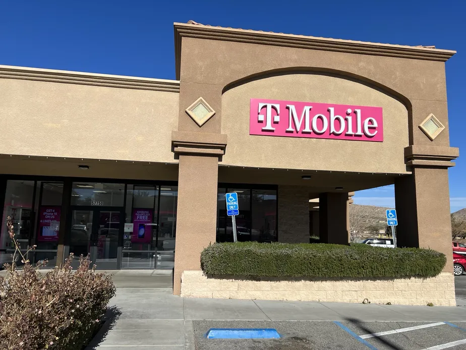 Foto del exterior de la tienda T-Mobile en 29-Palms & Warren Vista, Yucca Valley, CA