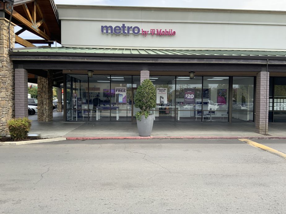 Metro by T-Mobile 1090 Biddle Rd - 1090 Biddle Rd