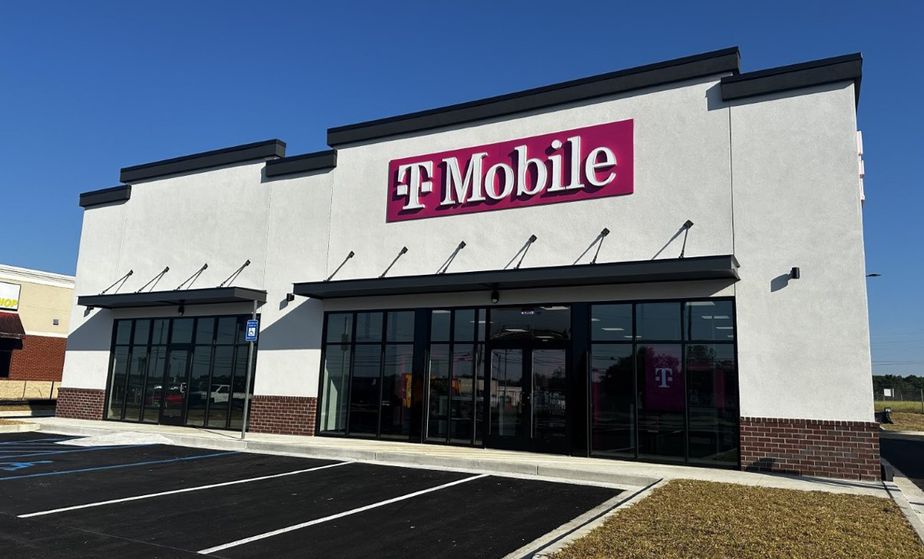 Exterior photo of T-Mobile Store at US 82 & Forstmann, Tifton, GA