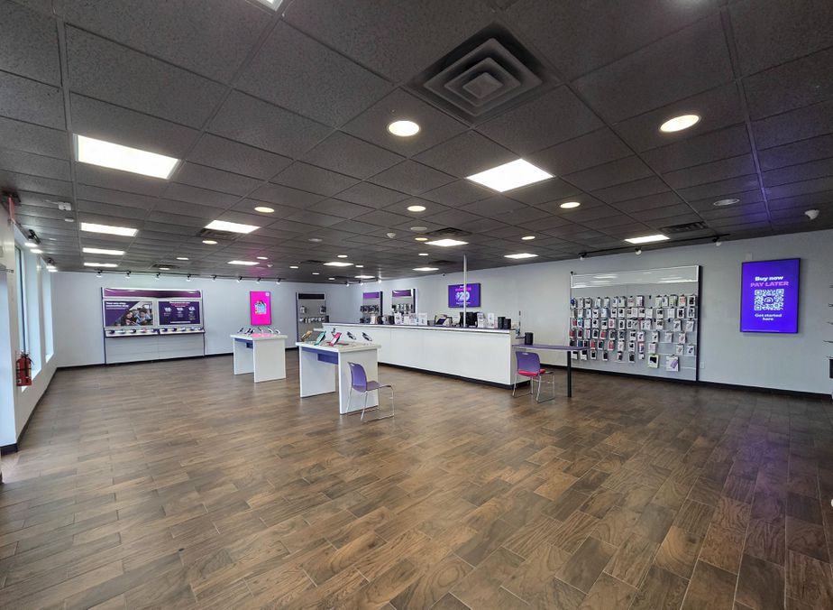 Metro by T-Mobile 2480 US Highway 22 E - 2480 US Highway 22 E 
