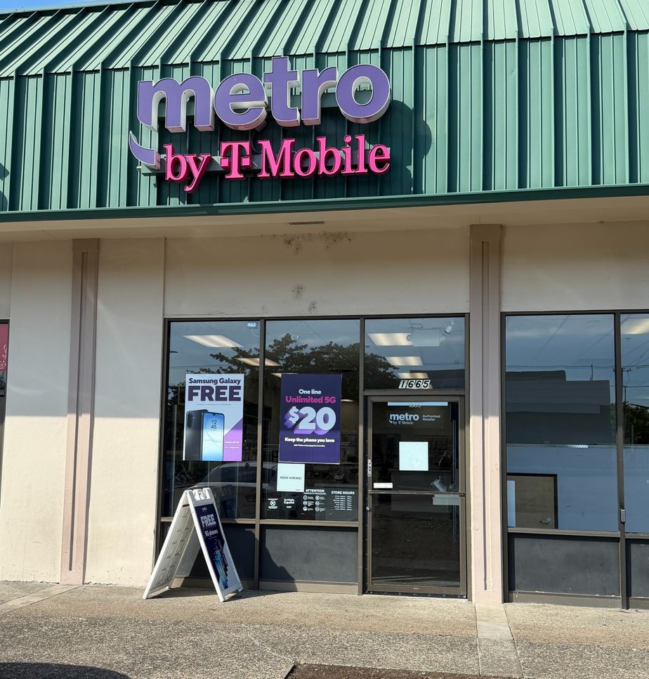 Metro by T-Mobile 1665 NE Division St - 1665 NE Division St