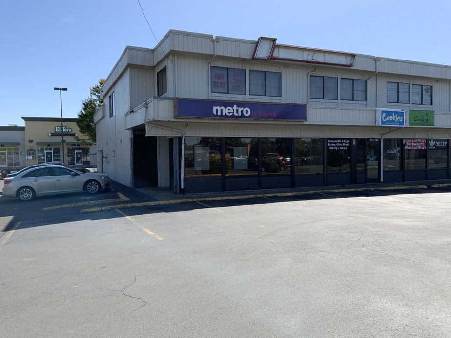Metro by T-Mobile 2080 Lancaster Dr NE - 2080 Lancaster Dr NE