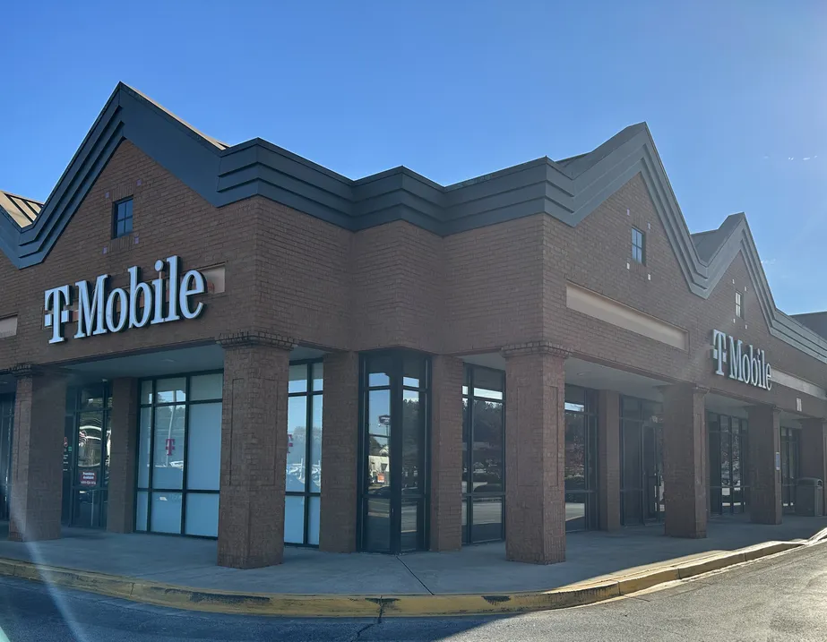  Exterior photo of T-Mobile Store at Stockbridge Village, Stockbridge, GA 