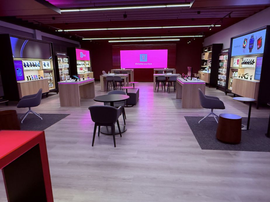  Interior photo of T-Mobile Store at Forest Ave & Barrett, Staten Island, NY 