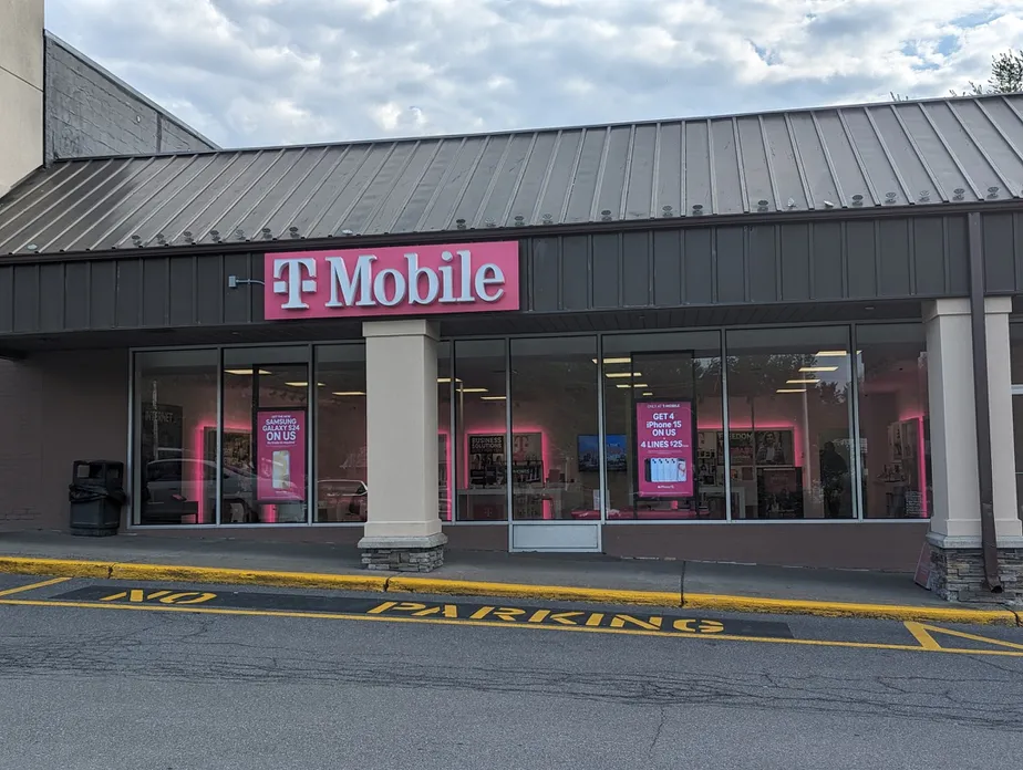 Foto del exterior de la tienda T-Mobile en Main & Duzine, New Paltz, NY