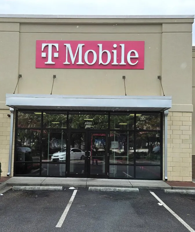  Exterior photo of T-Mobile Store at Centre Point, Charleston, SC 