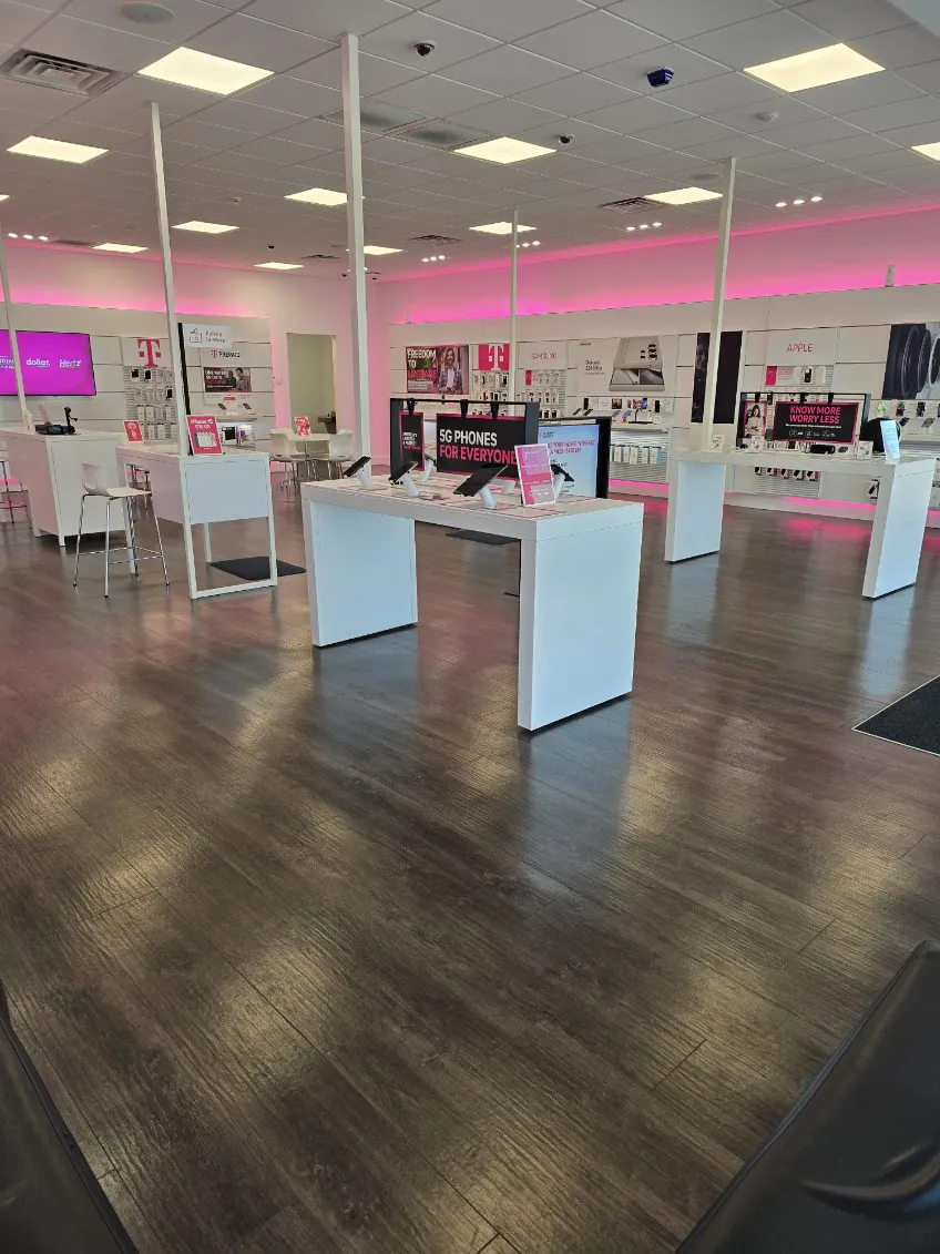  Interior photo of T-Mobile Store at Eglin Parkway, Ft Walton Beach, FL 