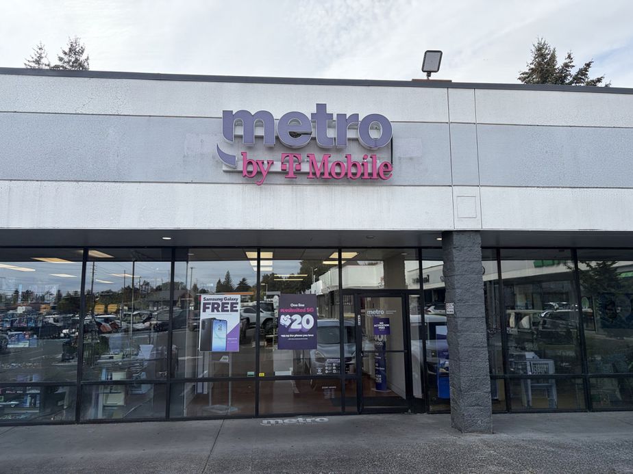 Metro by T-Mobile 11500 NE 76th St - 11500 NE 76th St 