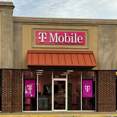  Exterior photo of T-Mobile Store at N Main St & Hwy 101, Woodruff, SC 