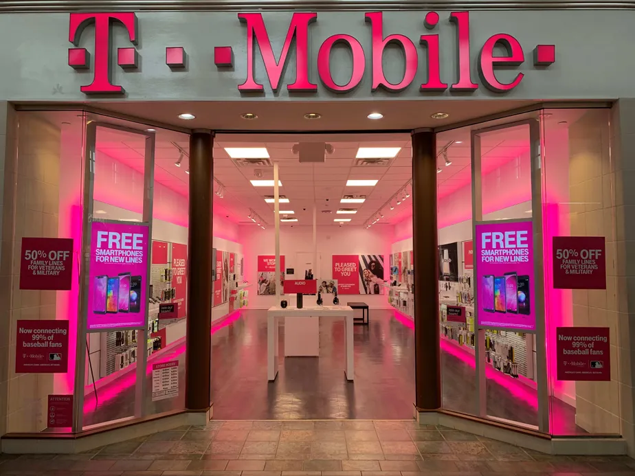 Exterior photo of T-Mobile store at Indian River Mall 1, Vero Beach, FL