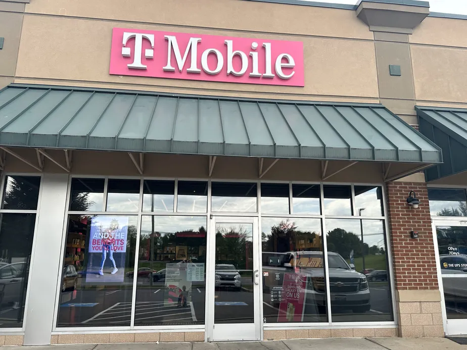  Exterior photo of T-Mobile Store at Nazareth Crossing, Easton, PA 
