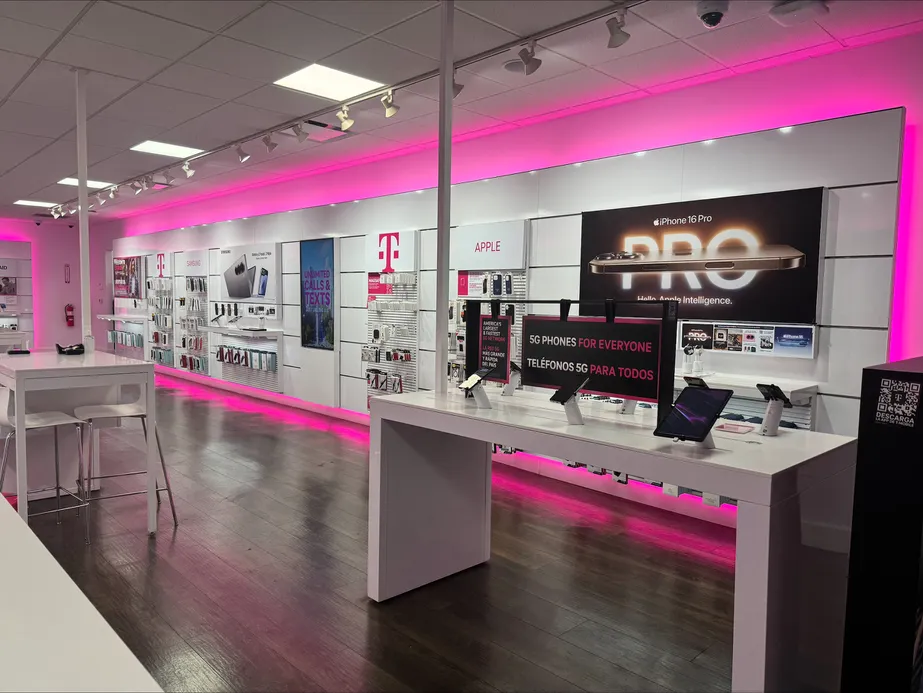  Interior photo of T-Mobile Store at Vermont Ave & Slauson Ave, Los Angeles, CA 