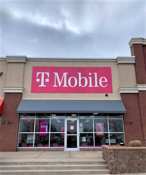 Foto del exterior de la tienda T-Mobile en Flatbush Ave & Newfield Ave, Hartford, CT