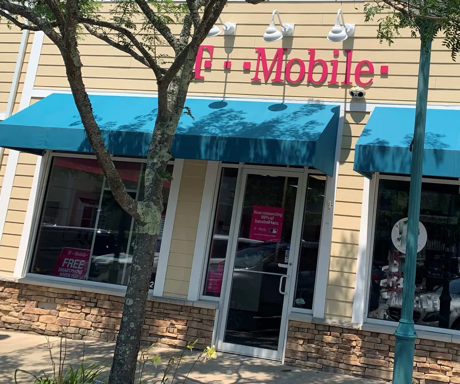Exterior photo of T-Mobile store at Country Commons Way & Route 1, South Kingstown, RI