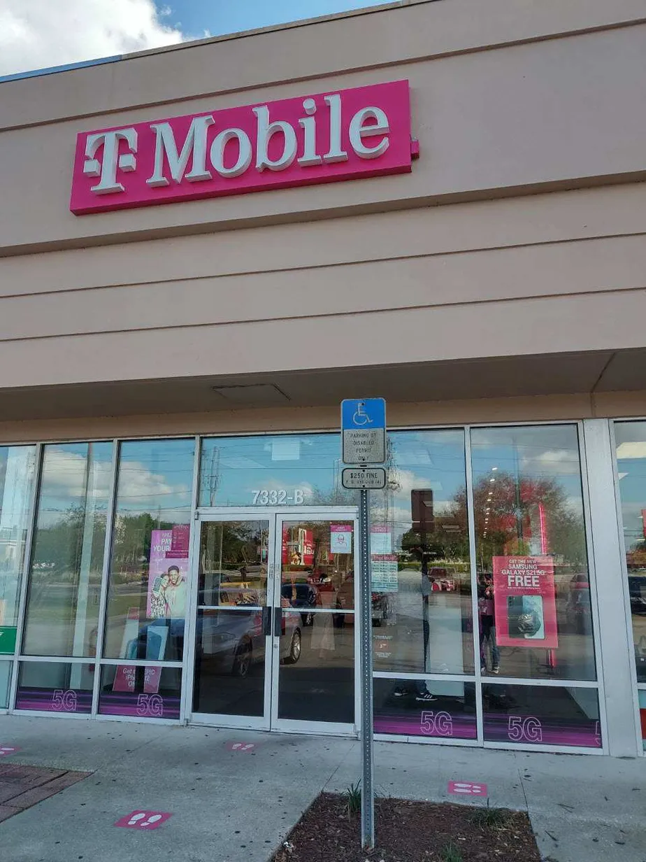 Exterior photo of T-Mobile store at W Colonial Dr & Dorscher Rd, Orlando, FL