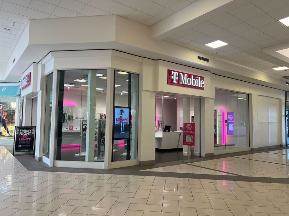 Exterior photo of T-Mobile Store at Magic Valley Mall, Twin Falls, ID