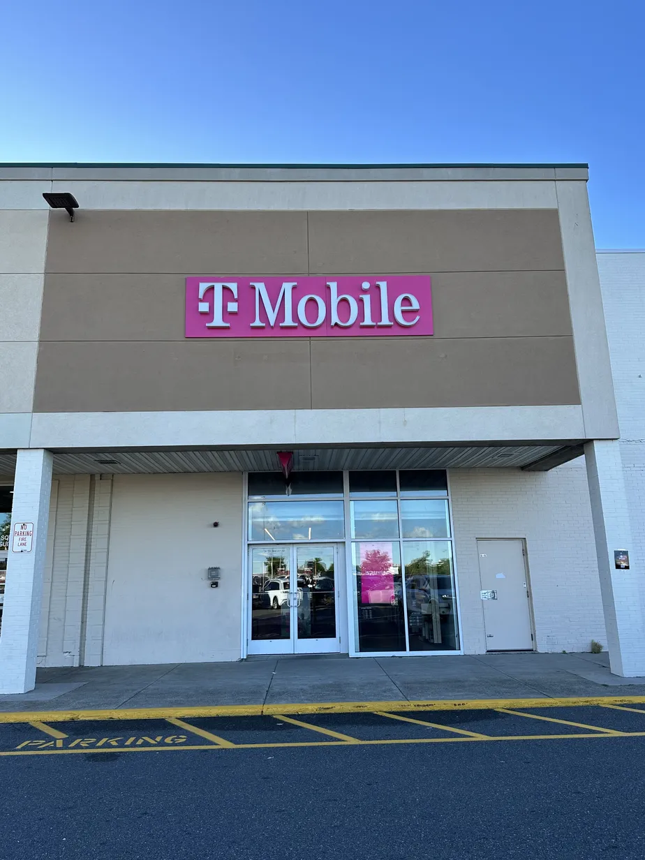  Exterior photo of T-Mobile Store at North Gate, Revere, MA 