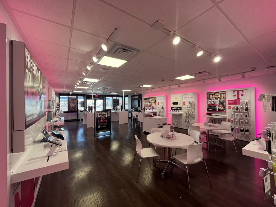 Interior photo of T-Mobile Store at Lovekin & Donlon, Blythe, CA