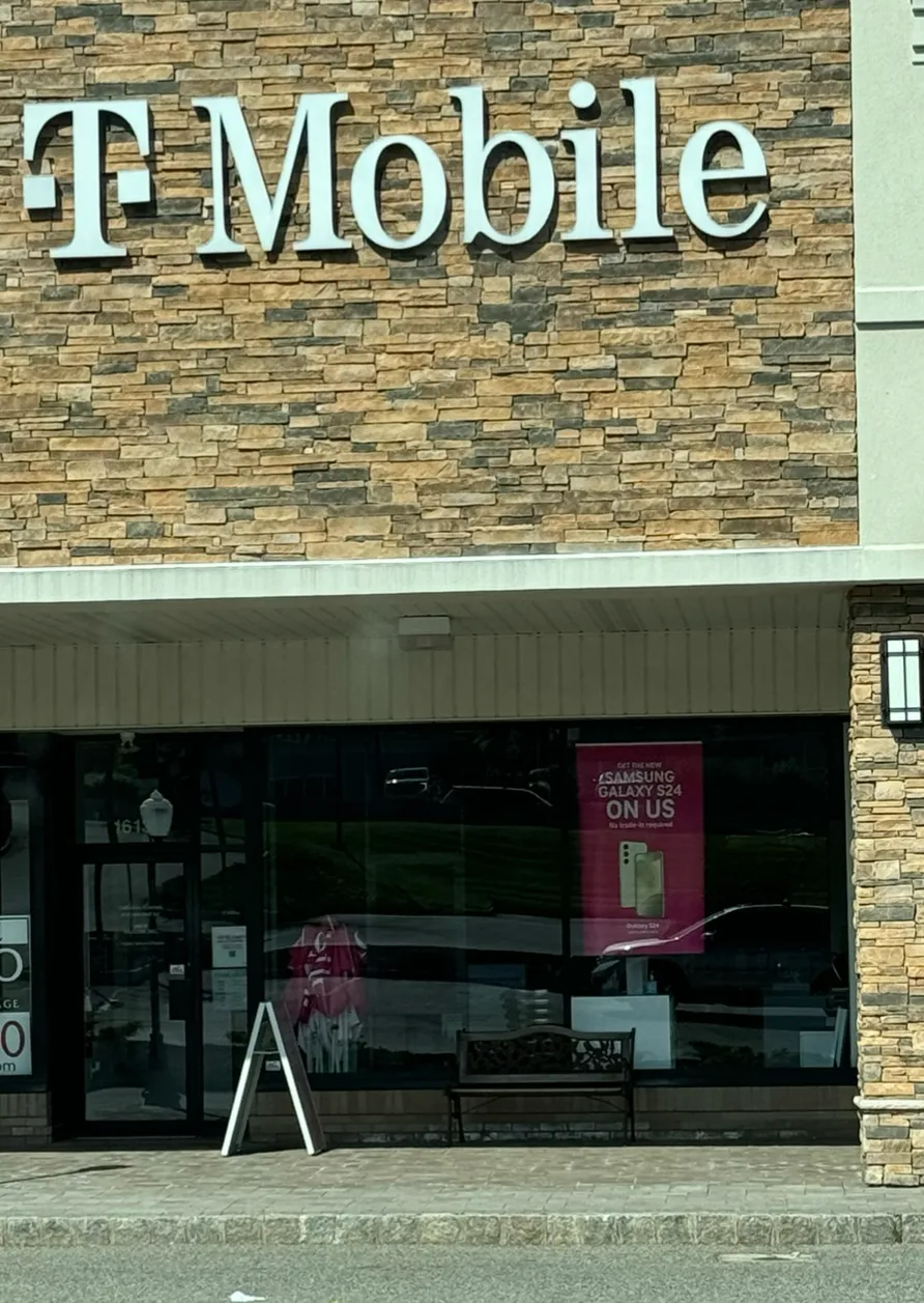  Exterior photo of T-Mobile Store at Brentwood Plaza, Wayne, NJ 