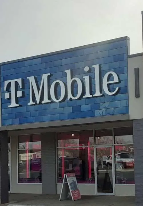 Exterior photo of T-Mobile store at Nob Hill Blvd & W Prasch Ave, Yakima, WA