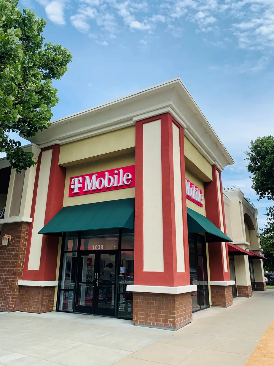 Exterior photo of T-Mobile Store at Nut Tree Rd & Monte Vista, Vacaville, CA