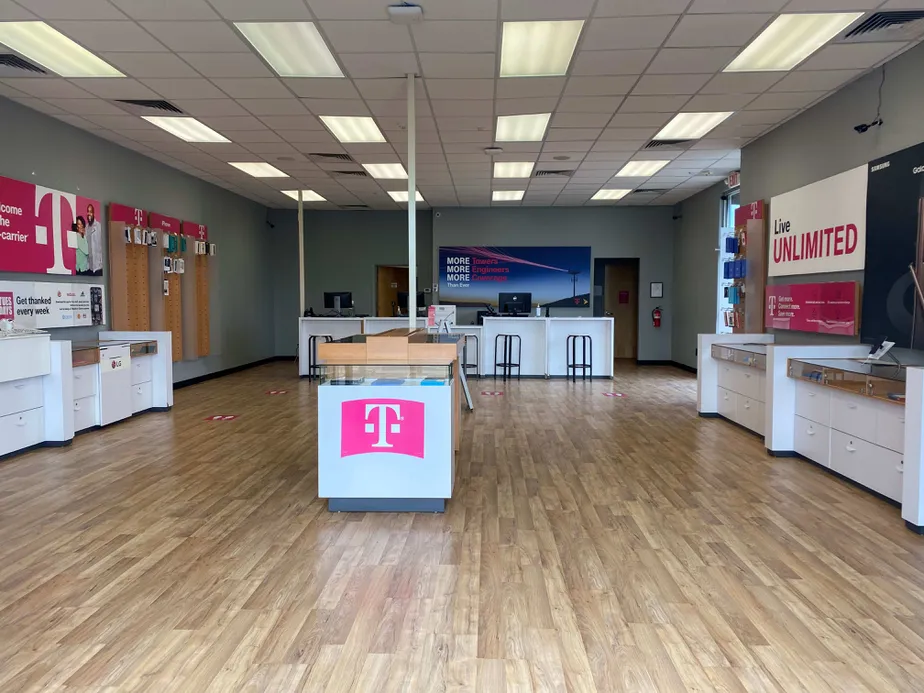 Interior photo of T-Mobile Store at N Main St & W Pine Lodge Rd, Roswell, NM