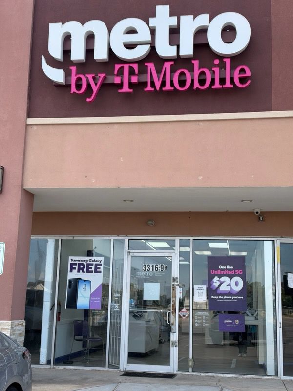 Metro by T-Mobile 3316 Shaver St - 3316 Shaver St 